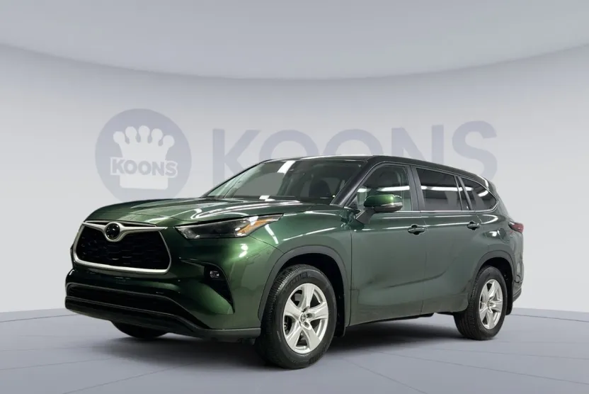 2024 Toyota Highlander LE photo 1