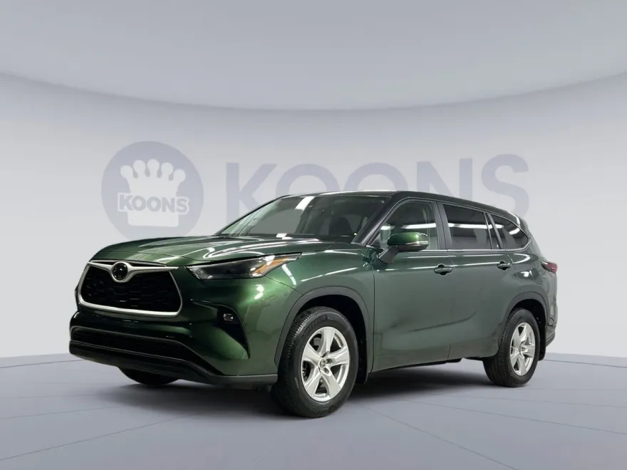2024 Toyota Highlander LE photo 1
