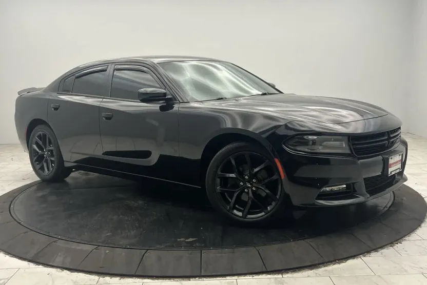 2019 Dodge Charger SXT photo 1