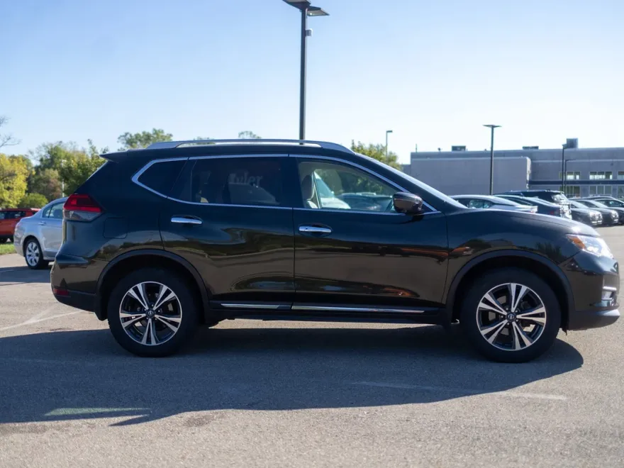 2017 Nissan Rogue SL photo 1