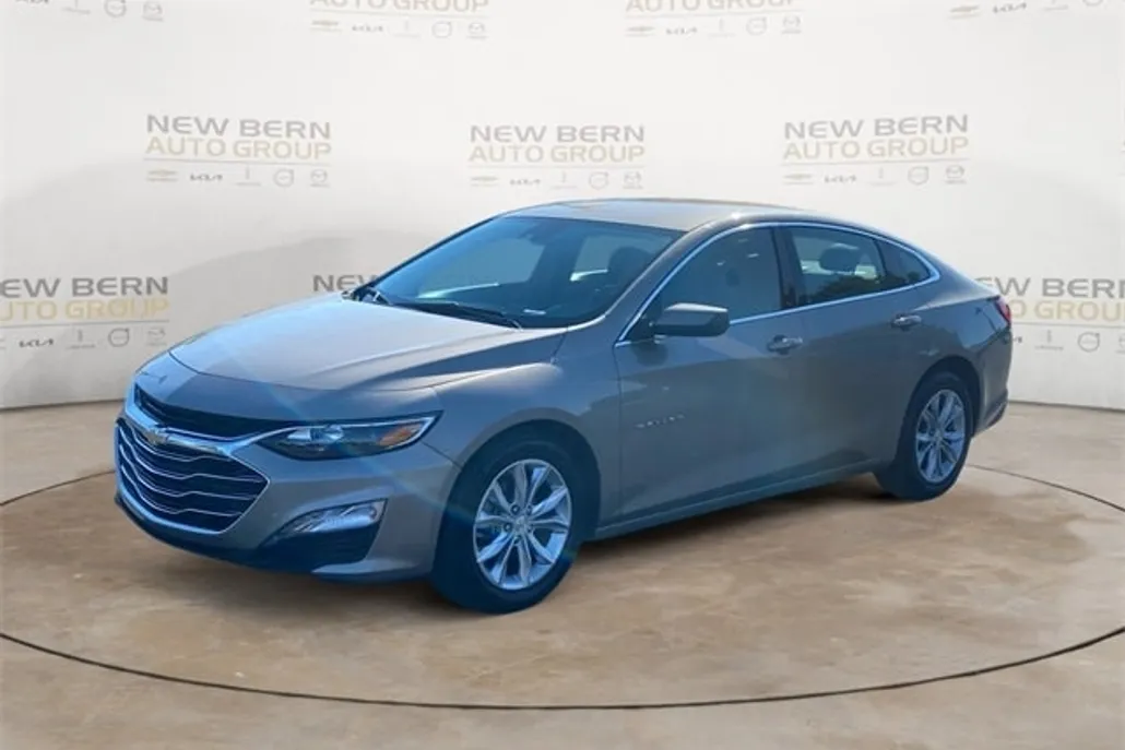 2024 Chevrolet Malibu 1LT photo 1
