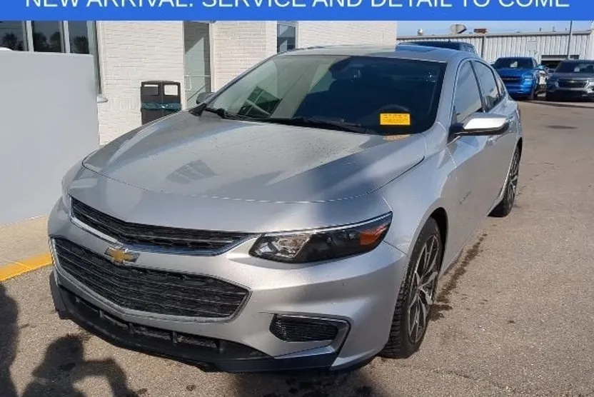 2017 Chevrolet Malibu 1LT photo 1