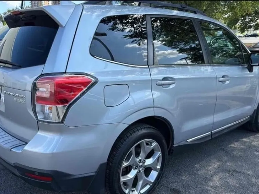 2017 Subaru Forester Touring photo 1