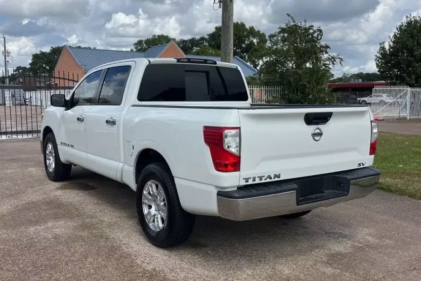 2019 Nissan Titan SV photo 1