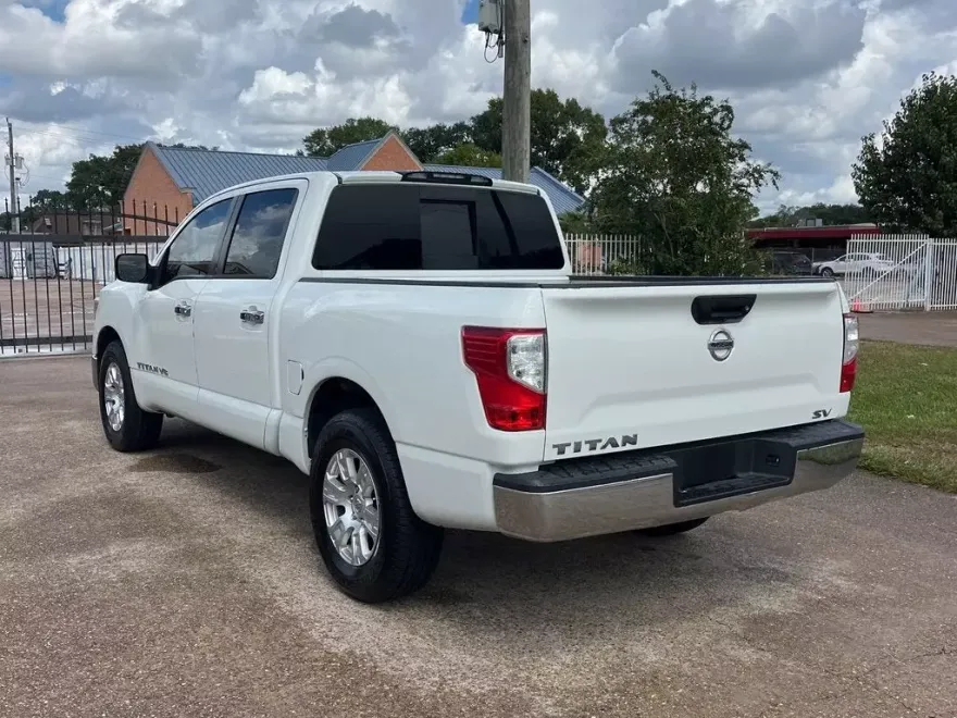 2019 Nissan Titan SV photo 1
