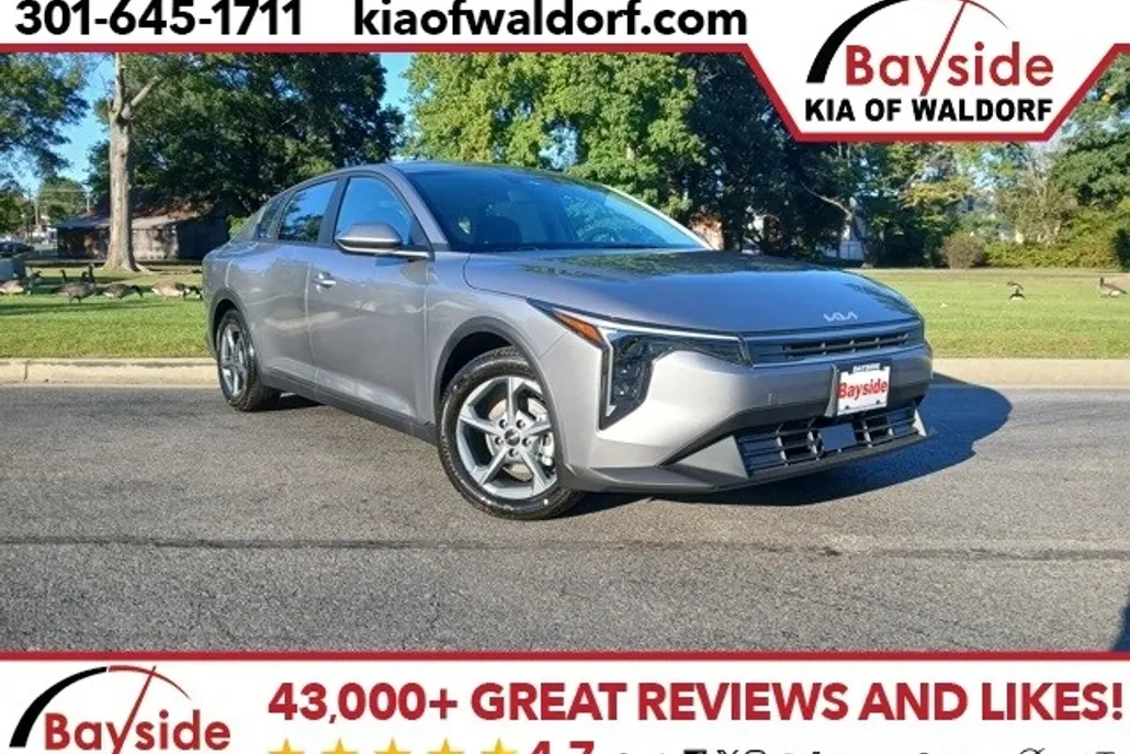 2025 Kia K4 LXS photo 1