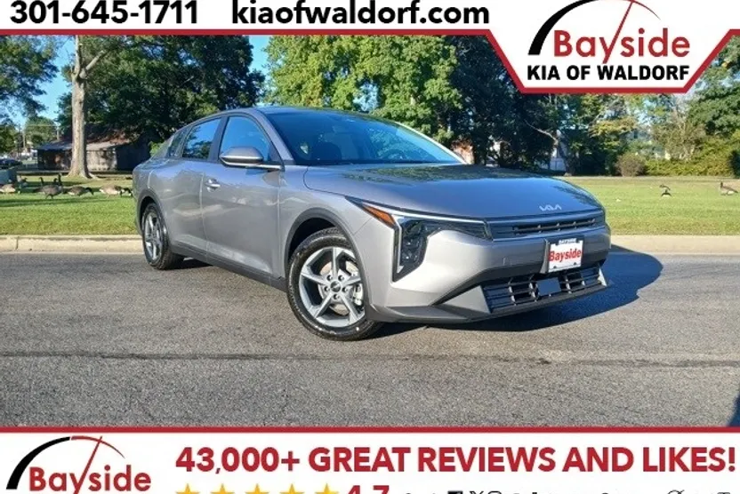 2025 Kia K4 LXS photo 1