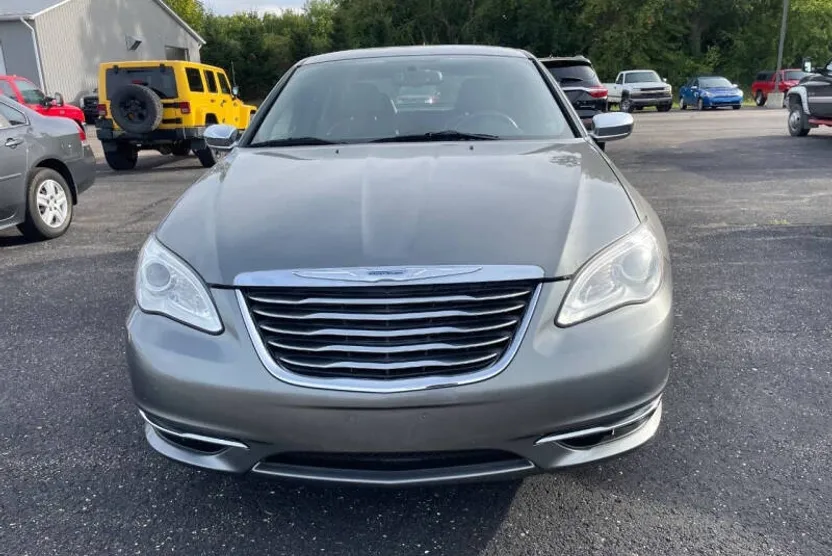 2012 Chrysler 200 Limited photo 1