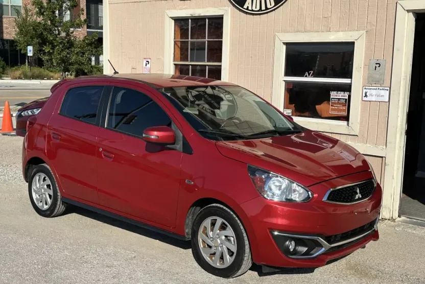 2019 Mitsubishi Mirage SE photo 1