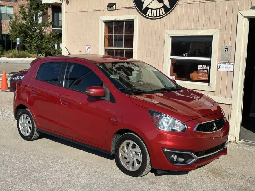 2019 Mitsubishi Mirage SE photo 1