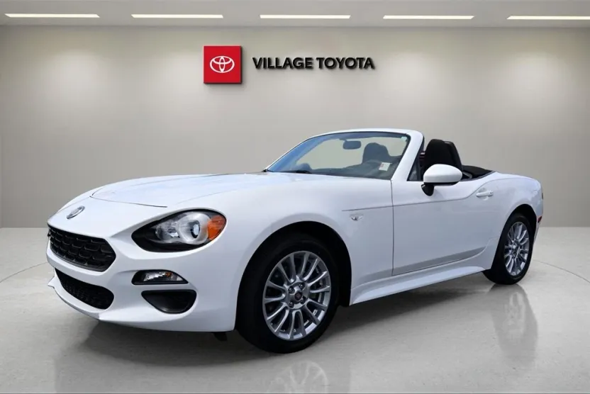 2017 Fiat 124 Spider Classica photo 1