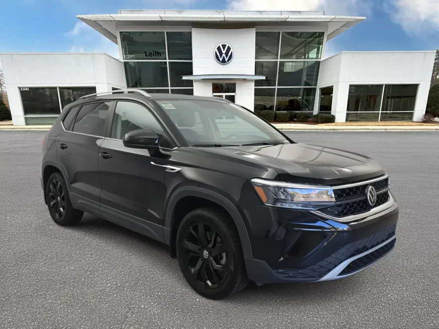 2022 Volkswagen Taos SE photo 1