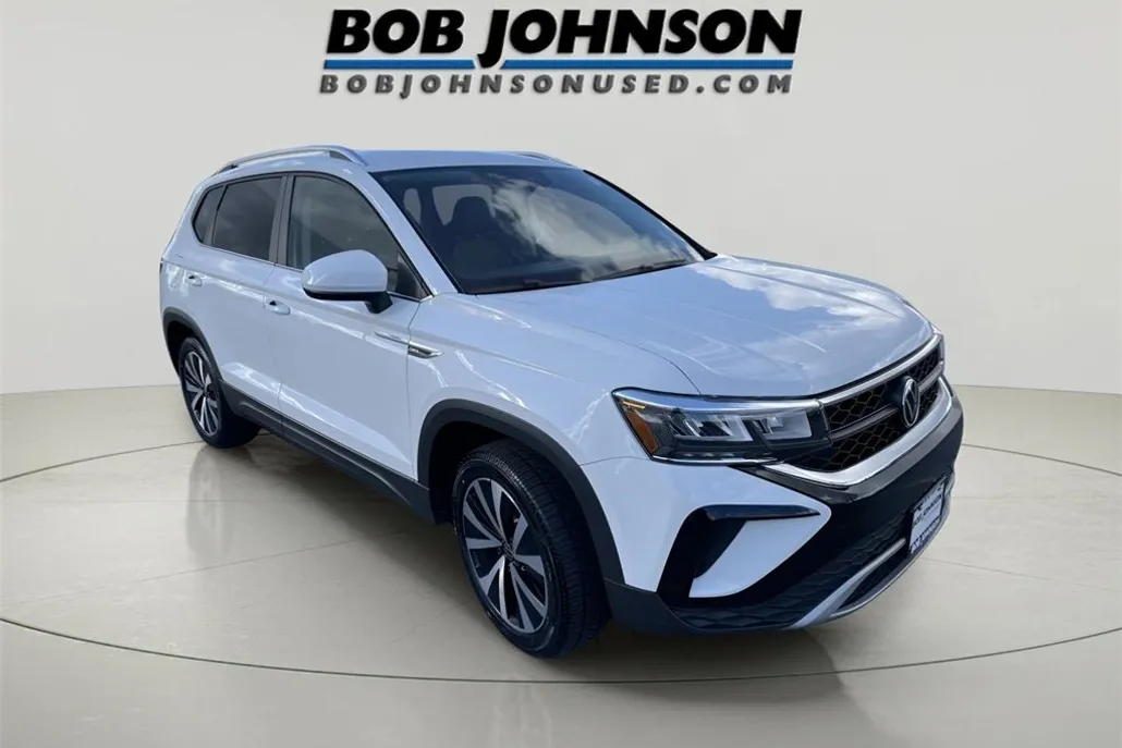 2022 Volkswagen Taos SE photo 1