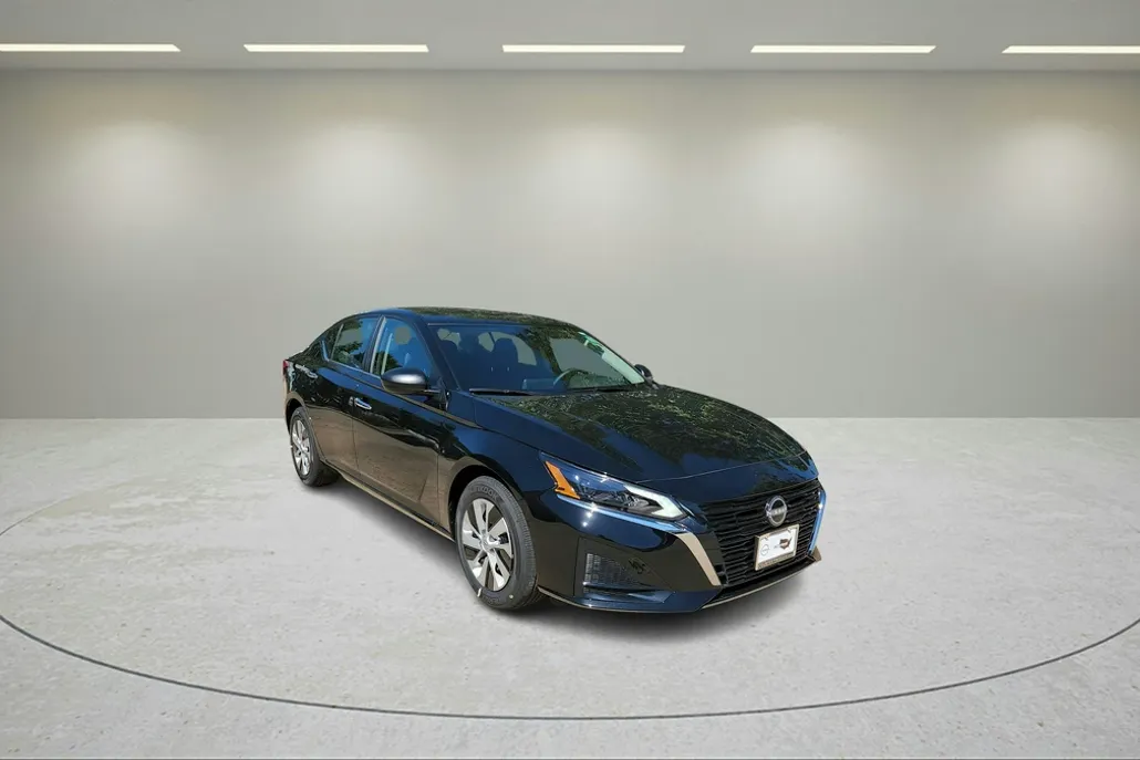 2025 Nissan Altima 2.5 S photo 2