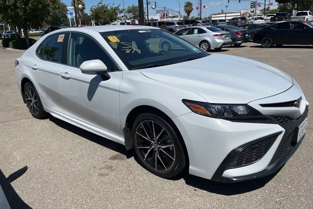 2024 Toyota Camry SE photo 1