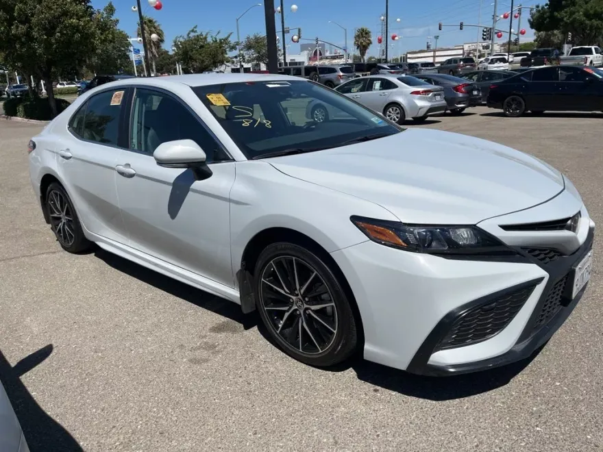 2024 Toyota Camry SE photo 1
