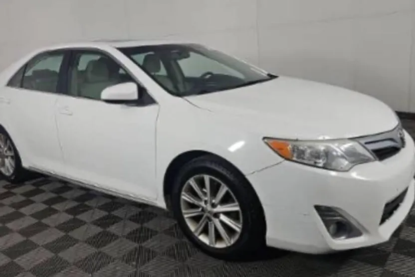 2012 Toyota Camry XLE V6 photo 1