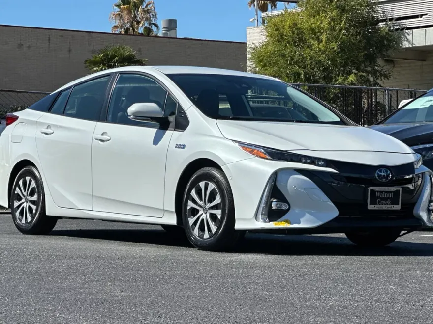 2021 Toyota Prius Prime Limited photo 1