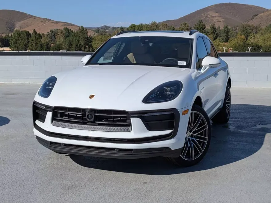 2025 Porsche Macan T photo 1