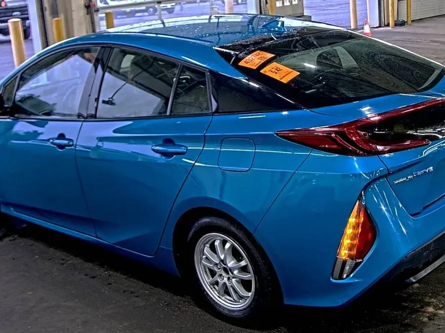 2017 Toyota Prius Prime Plus photo 1