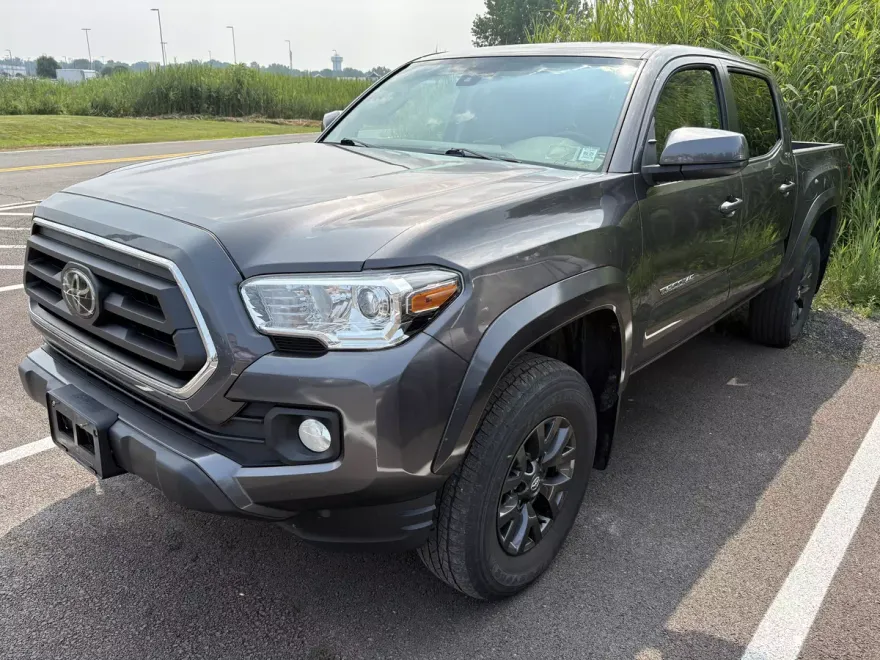 2022 Toyota Tacoma SR5 V6 photo 1