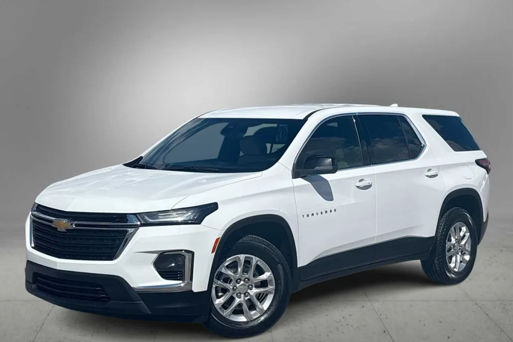 2022 Chevrolet Traverse LS photo 1