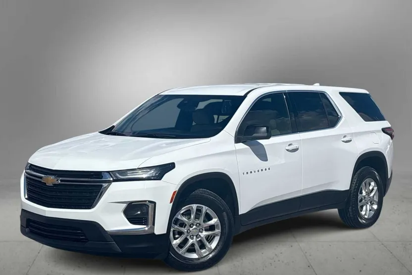 2022 Chevrolet Traverse LS photo 1