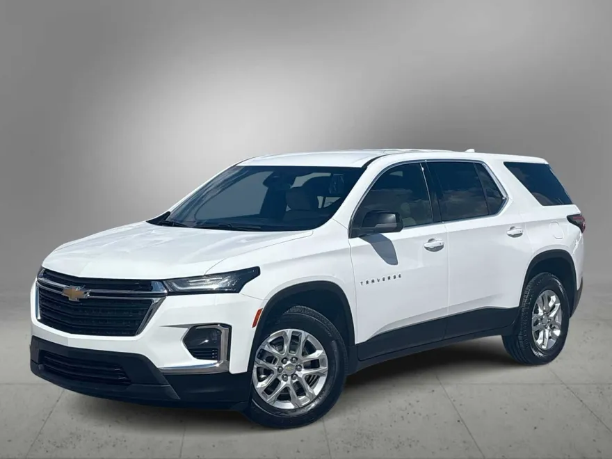 2022 Chevrolet Traverse LS photo 1
