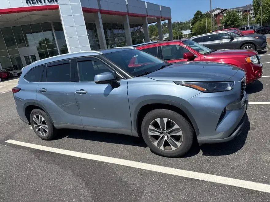 2022 Toyota Highlander XLE photo 1
