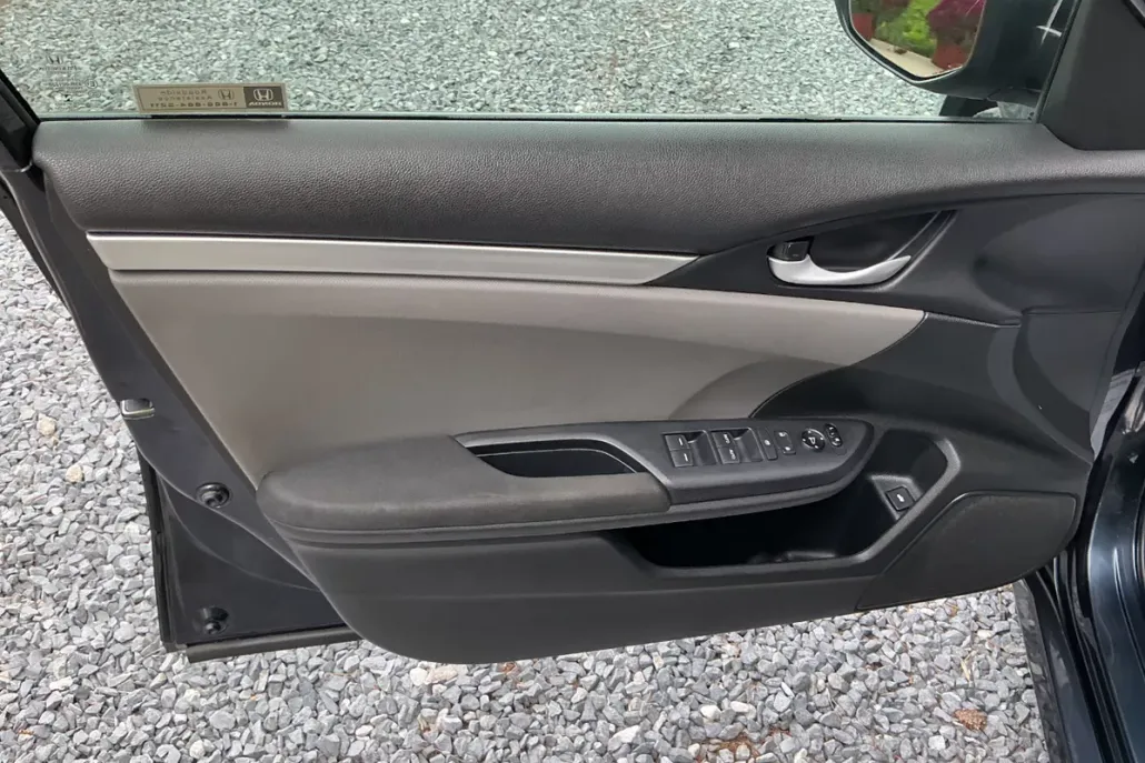 2018 Honda Civic LX photo 1
