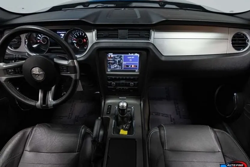 2013 Ford Mustang Premium photo 1