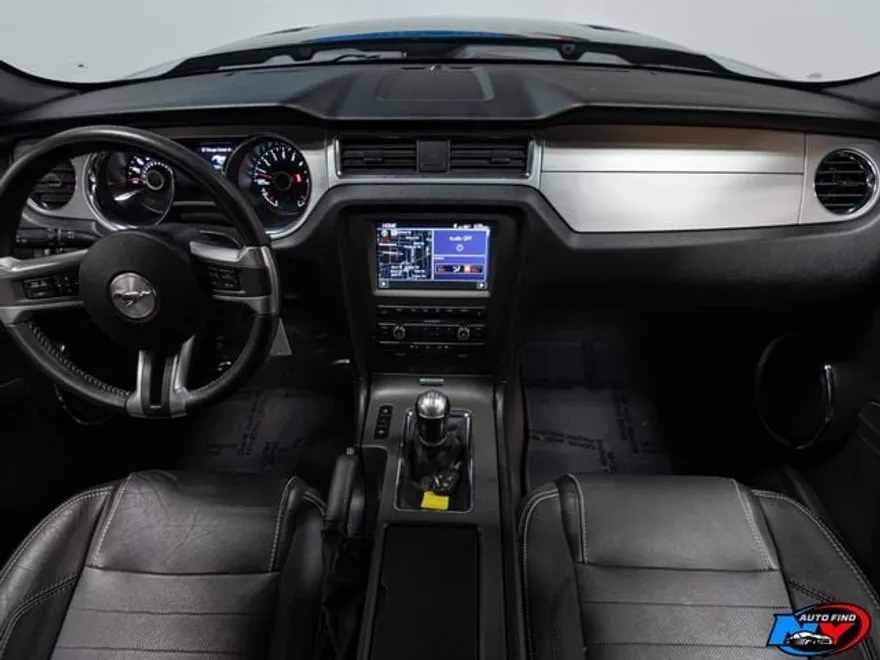 2013 Ford Mustang Premium photo 1