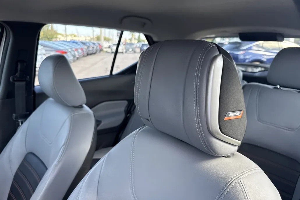 2023 Nissan Kicks SR photo 1