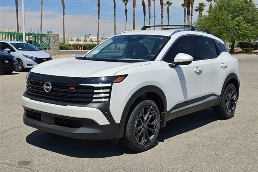 2025 Nissan Kicks SR photo 1
