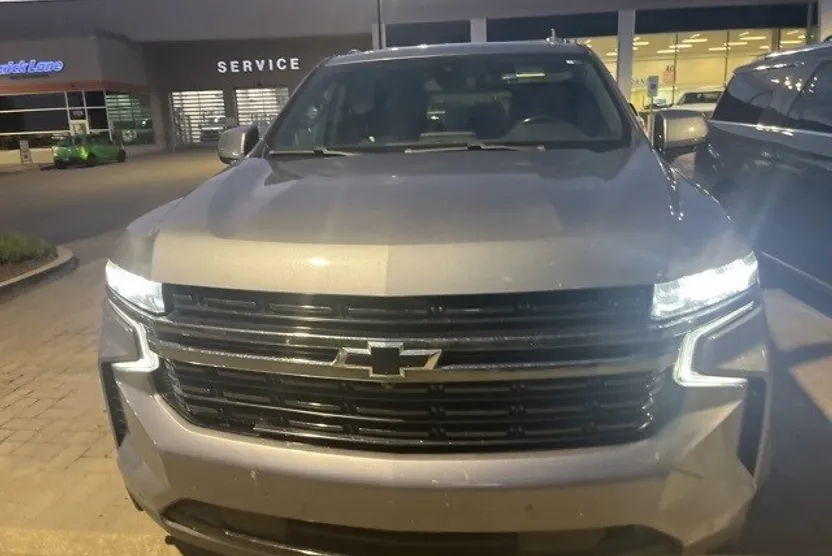 2022 Chevrolet Suburban RST photo 1