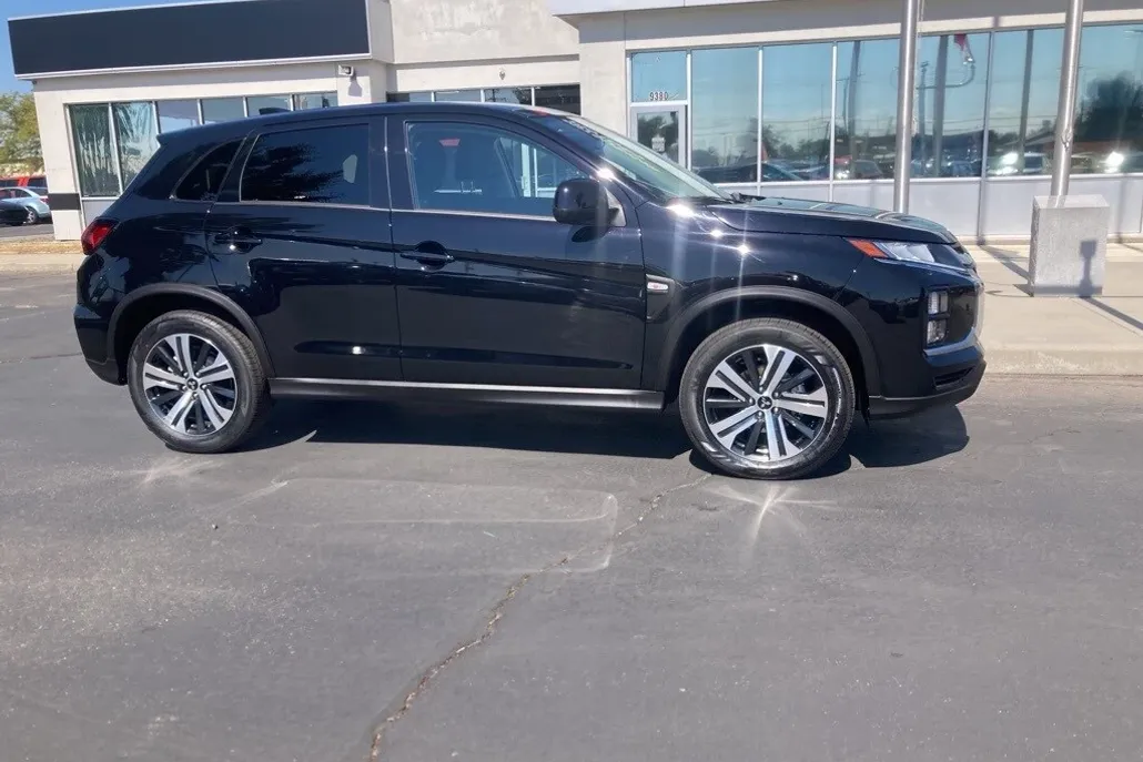 2025 Mitsubishi Outlander Sport ES SE LE photo 1