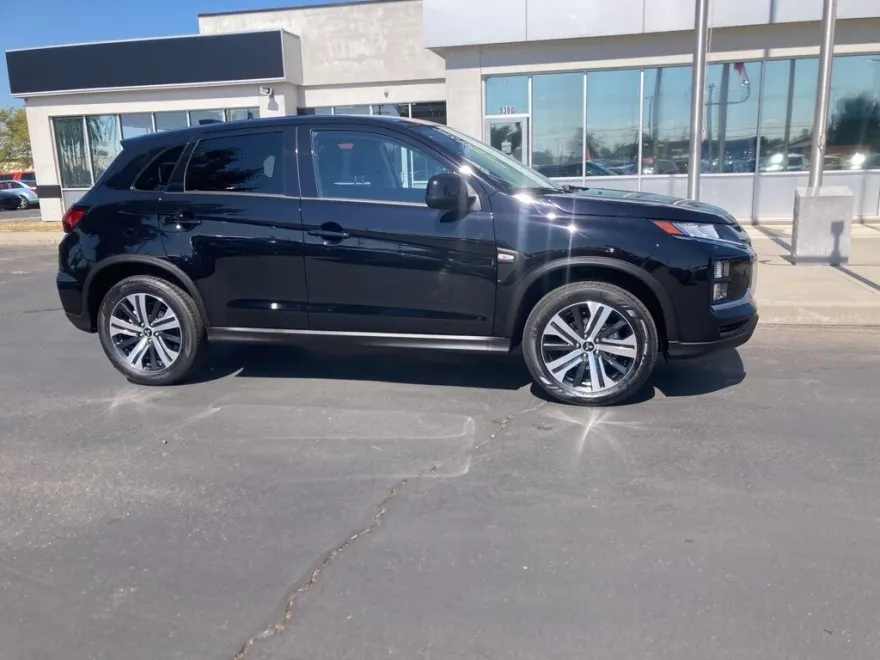 2025 Mitsubishi Outlander Sport ES SE LE photo 1