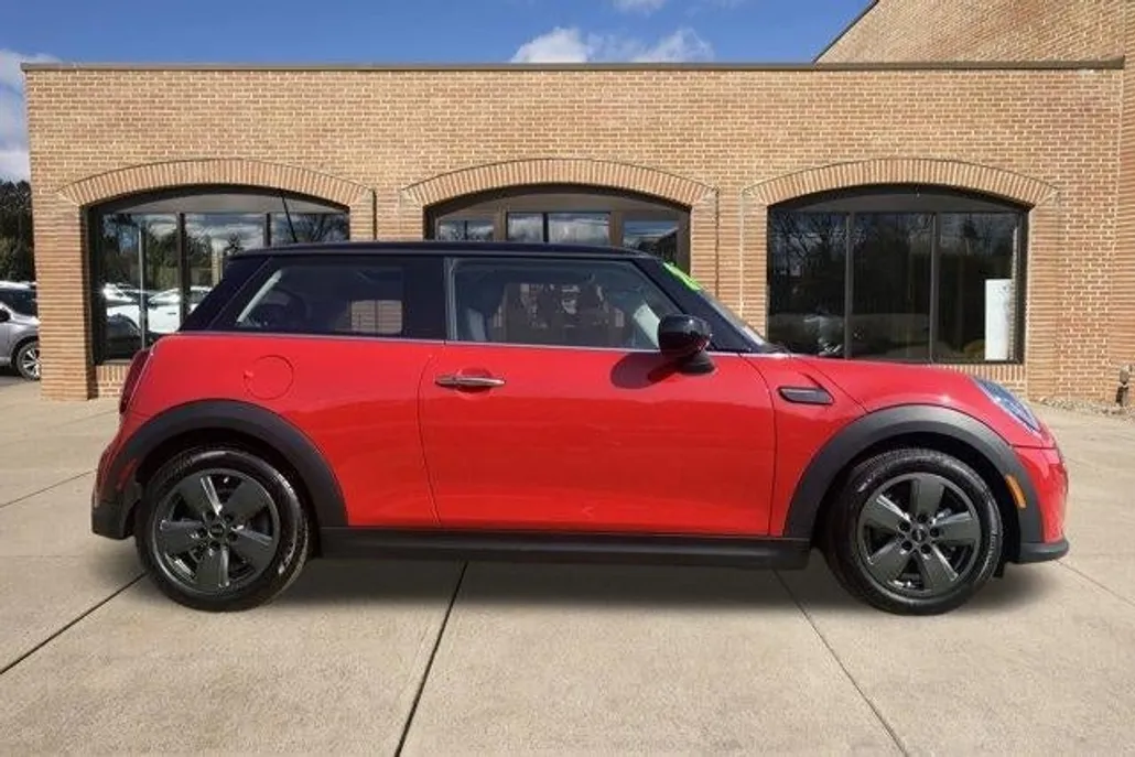 2024 Mini Cooper 2 Door Hardtop Signature photo 1