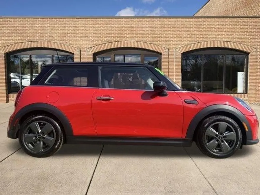 2024 Mini Cooper 2 Door Hardtop Signature photo 1