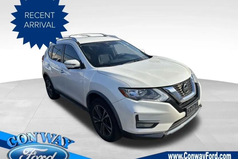2020 Nissan Rogue SV photo 1