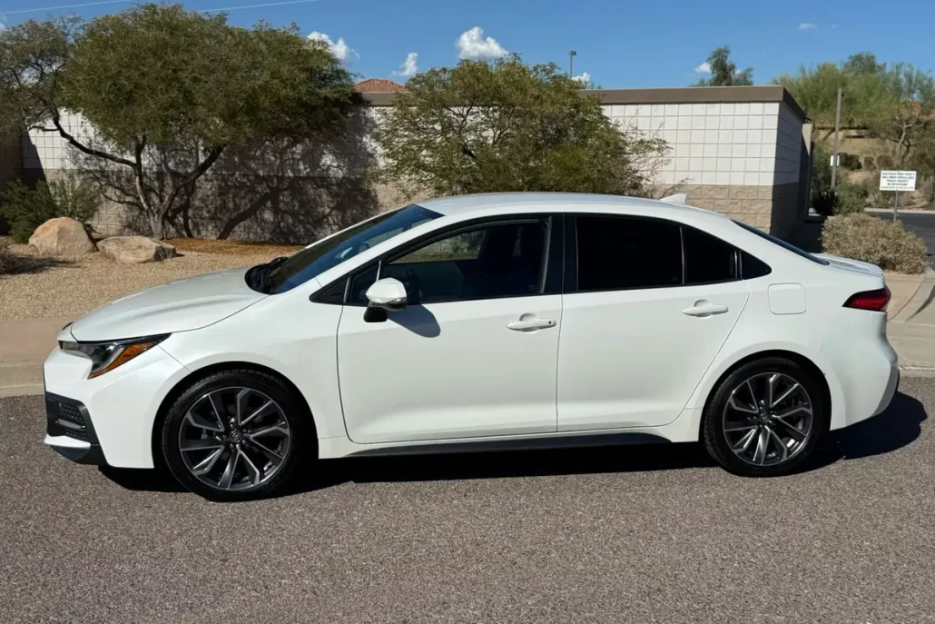 2021 Toyota Corolla SE photo 1