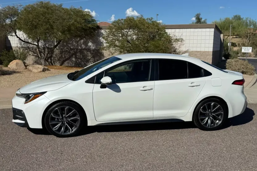 2021 Toyota Corolla SE photo 1