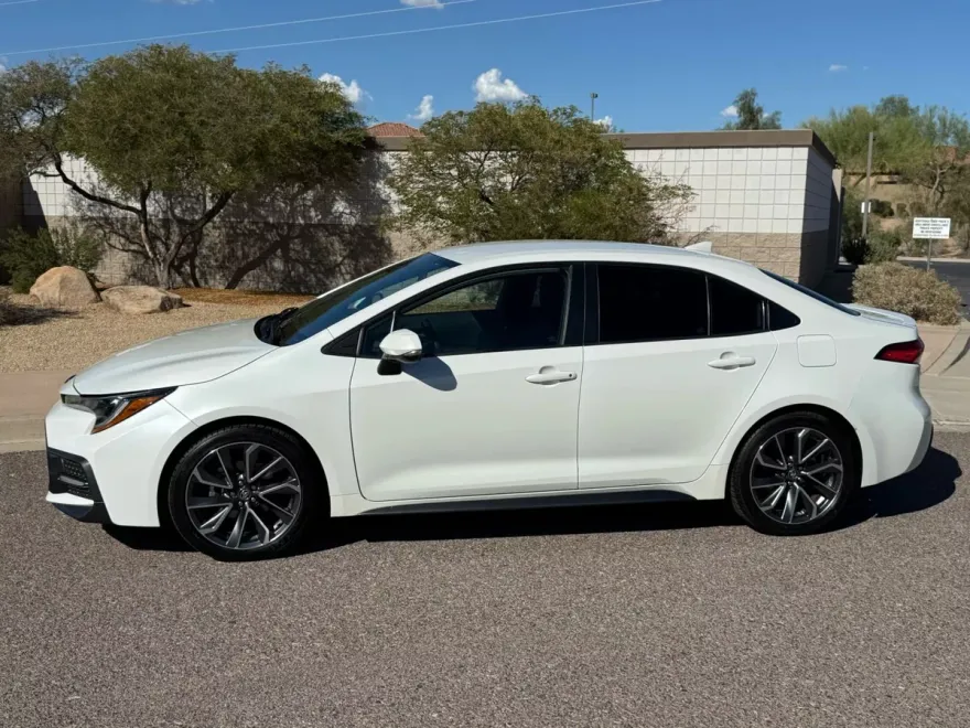 2021 Toyota Corolla SE photo 1