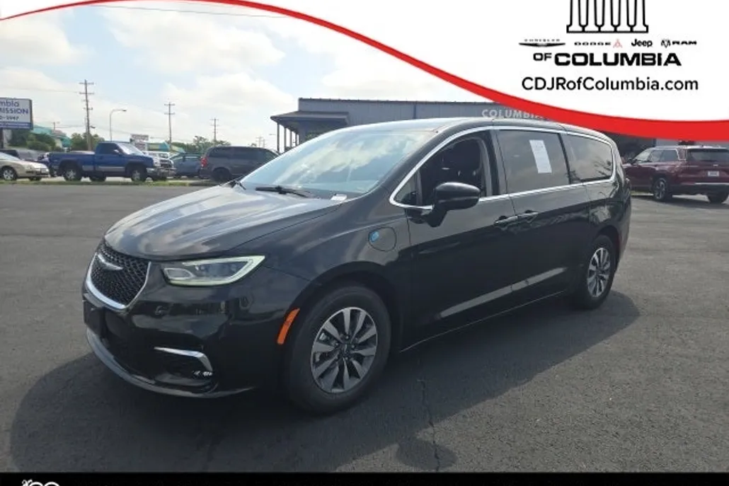 2024 Chrysler Pacifica Hybrid photo 1