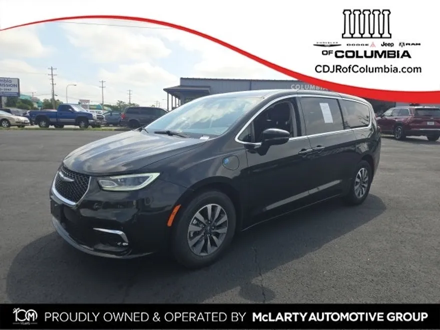 2024 Chrysler Pacifica Hybrid photo 1