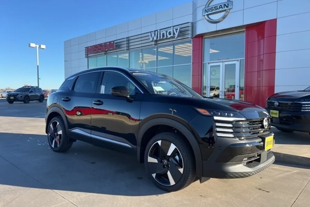 2025 Nissan Kicks SR photo 1