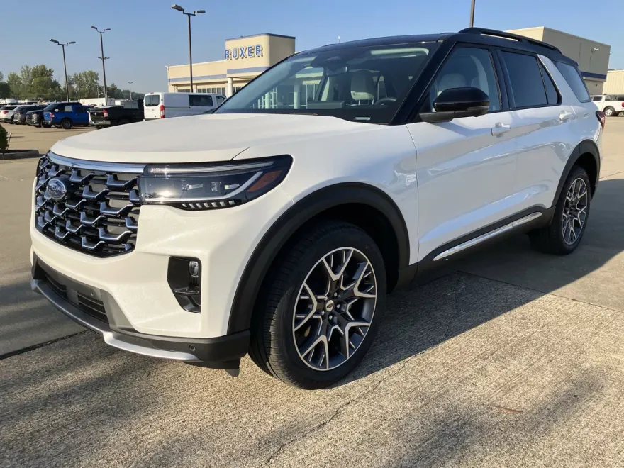 2025 Ford Explorer Platinum photo 1