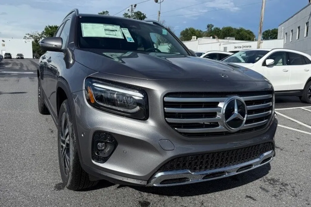 2025 Mercedes Benz GLB 250 4MATIC photo 1