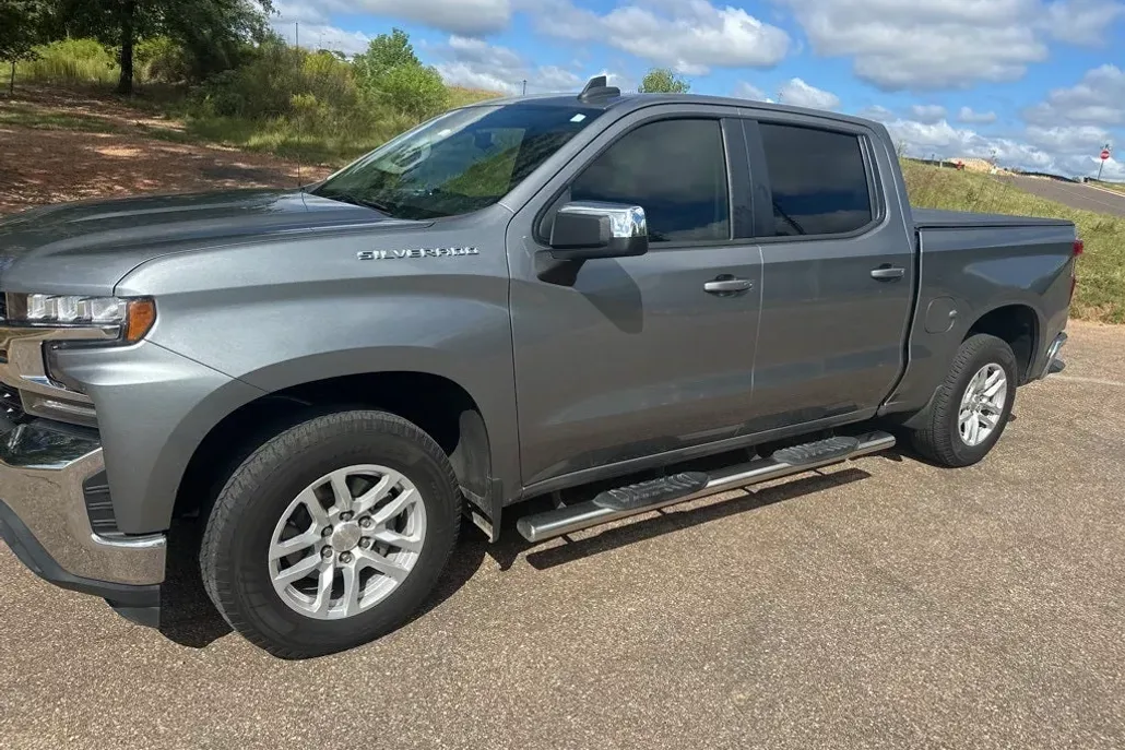 2019 Chevrolet Silverado 1500 LT photo 1