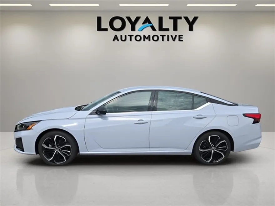 2024 Nissan Altima 2.5 SR photo 1